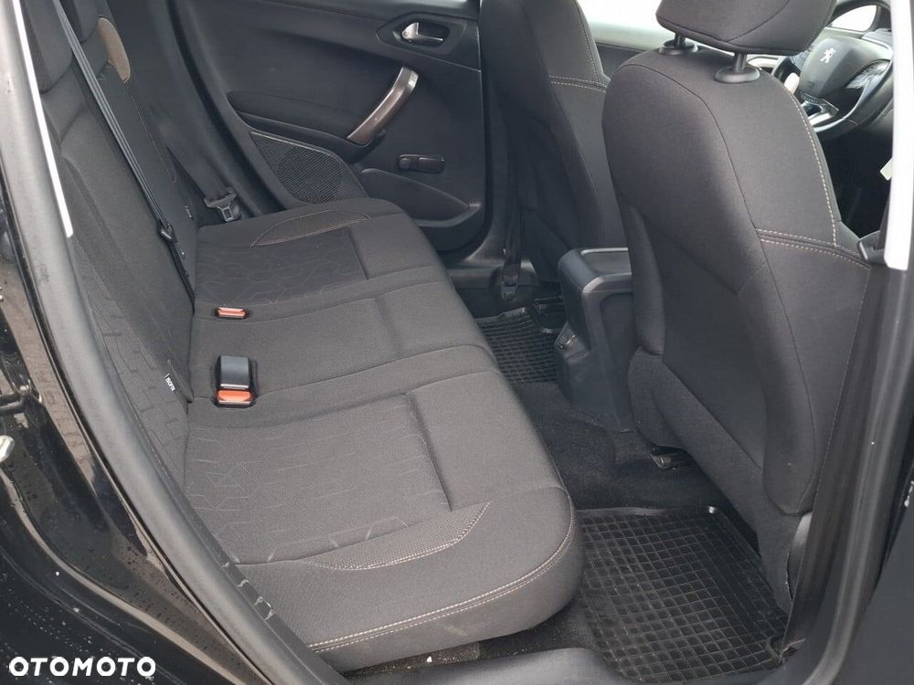 Peugeot 2008 1.2 Pure Tech Style S&S - 21