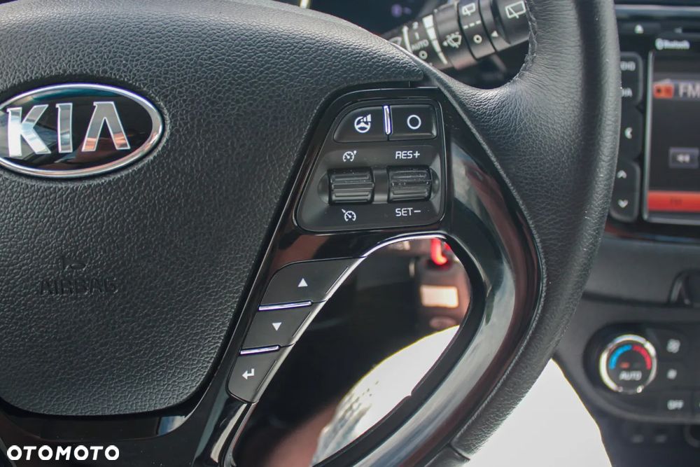 Kia Ceed 1.6 GDI Dream Team Edition - 16