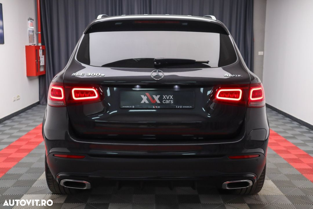 Mercedes-Benz GLC 300 e 4Matic 9G-TRONIC AMG Line Plus - 22