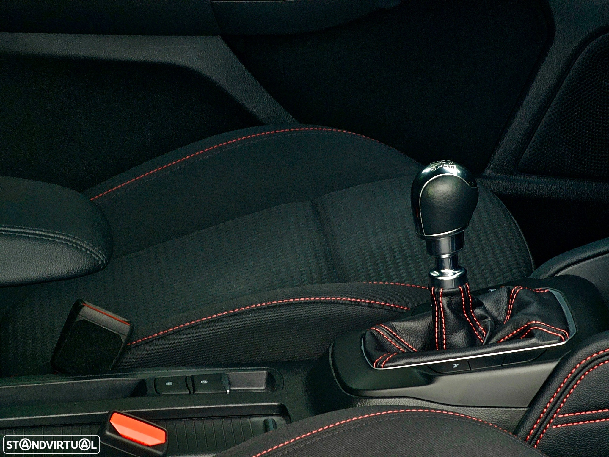 Ford Focus 1.5 EcoBoost S&S ST-LINE - 20