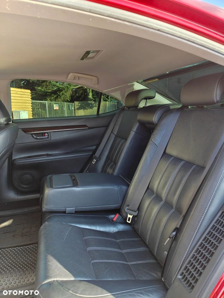 Lexus ES - 12