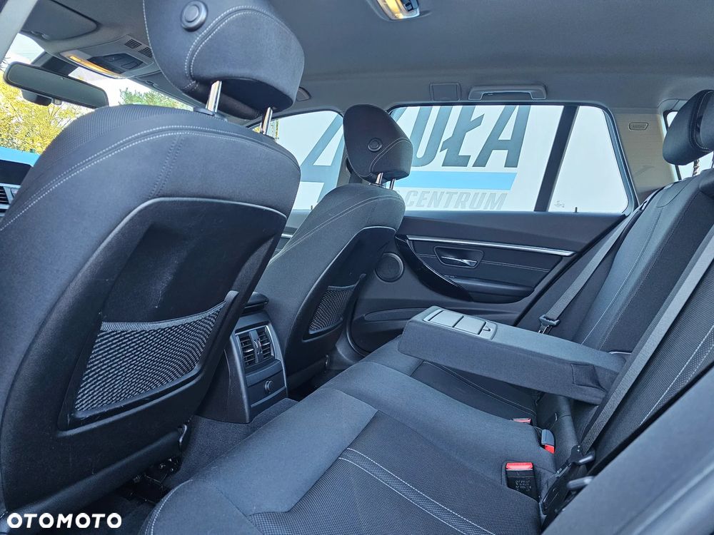 BMW Seria 3 320i xDrive Sport Line - 15