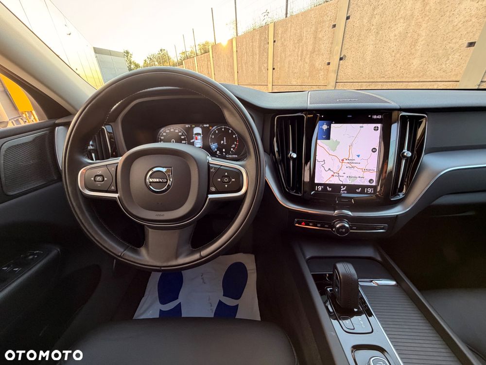 Volvo XC 60 T4 Geartronic Momentum Pro - 11