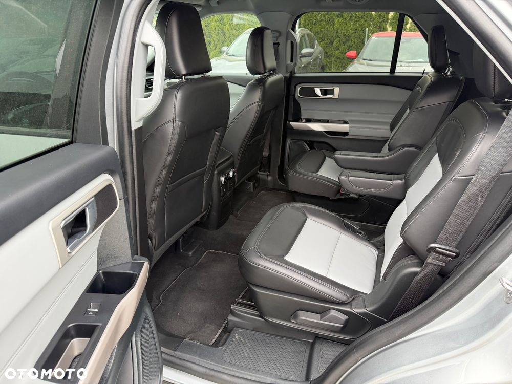 Ford Explorer - 26