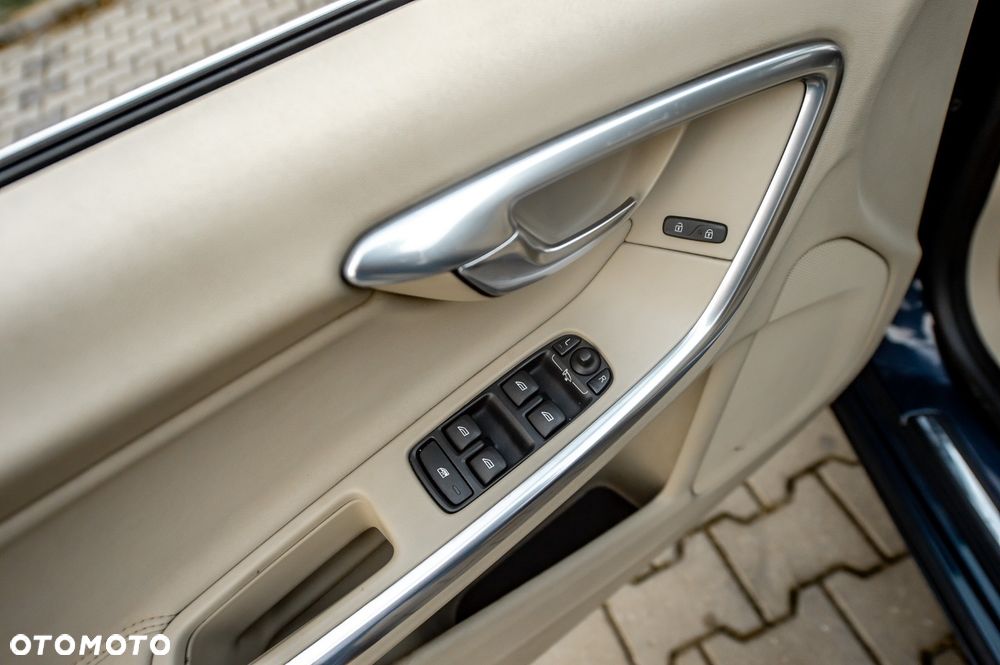 Volvo V60 T6 AWD Geartronic Momentum - 21