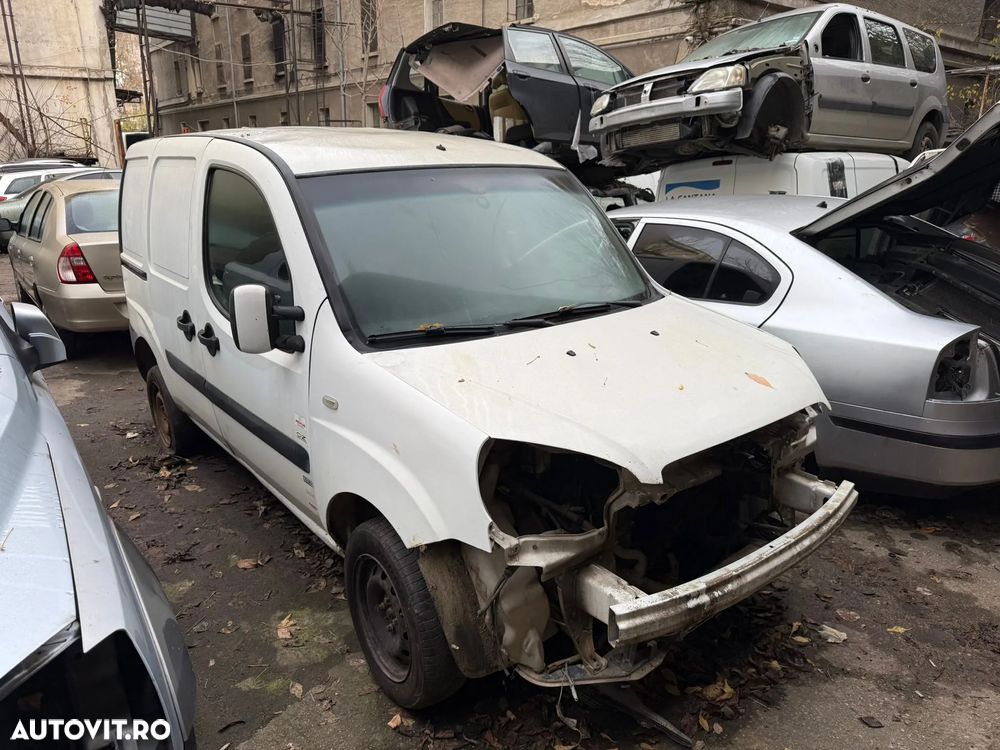 Dezmembrez Fiat Doblo 2010 multijet alb