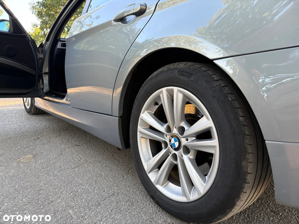 BMW Seria 3 320d - 12
