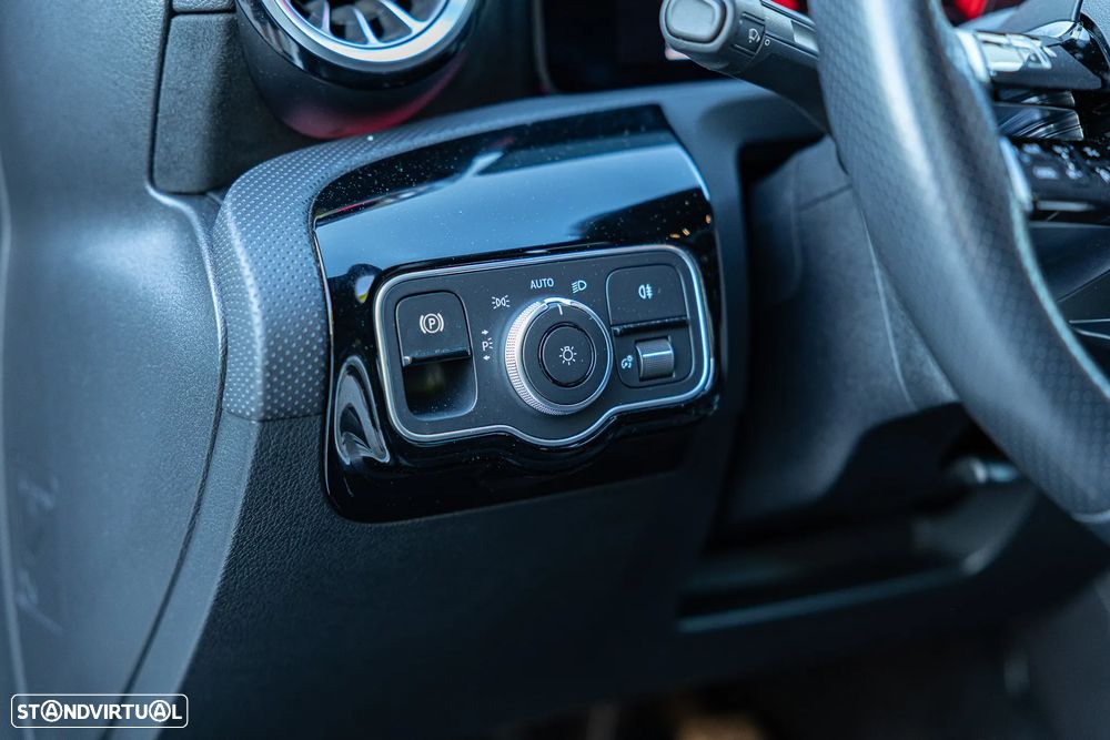 Mercedes-Benz A 200 Limousine 7G-DCT AMG Line - 22