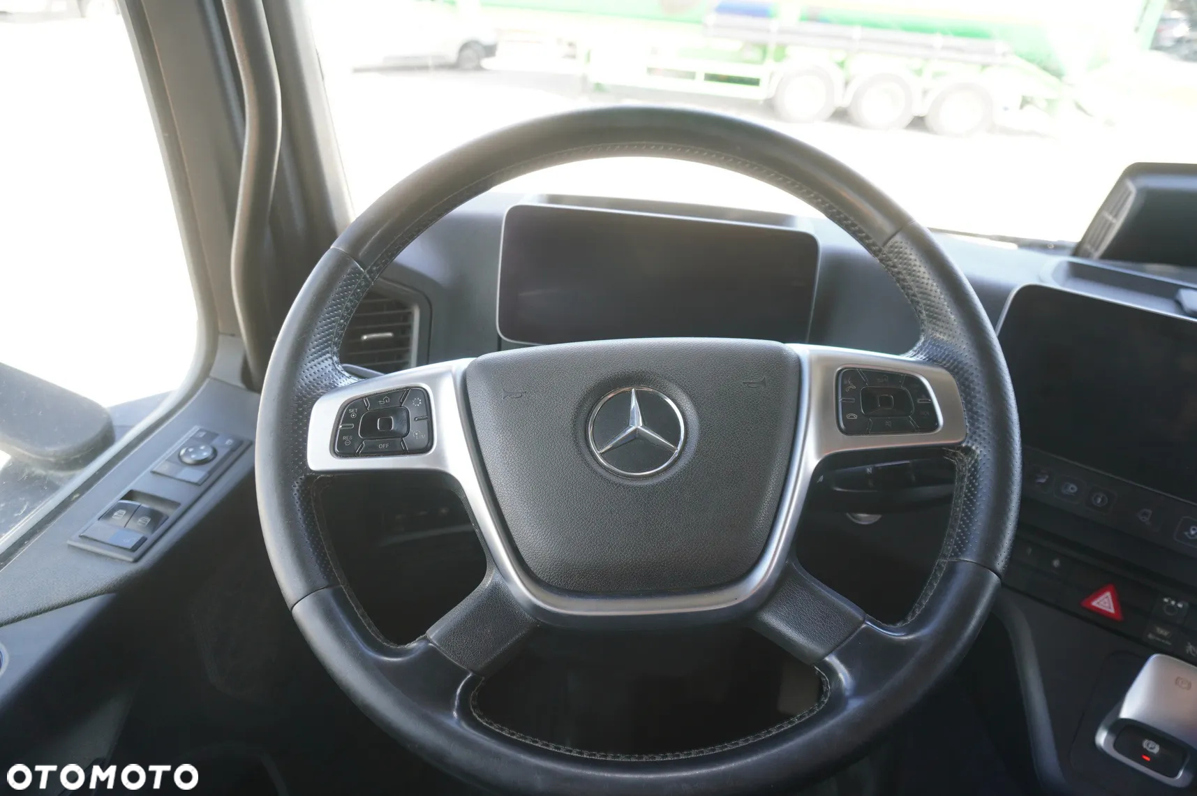 Mercedes-Benz Arocs 3563 8×4 / 630 KM / oś skrętna / Zabudowa z kłonicami - 20