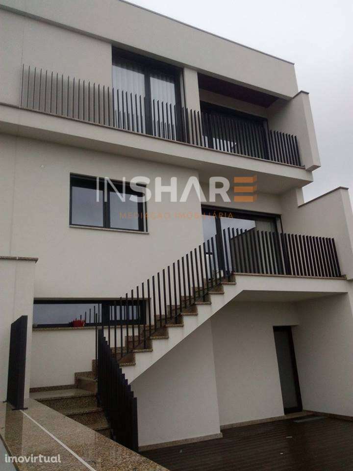 Moradia T3 Banda - Prado - Vila Verde - Grande imagem: 2/18