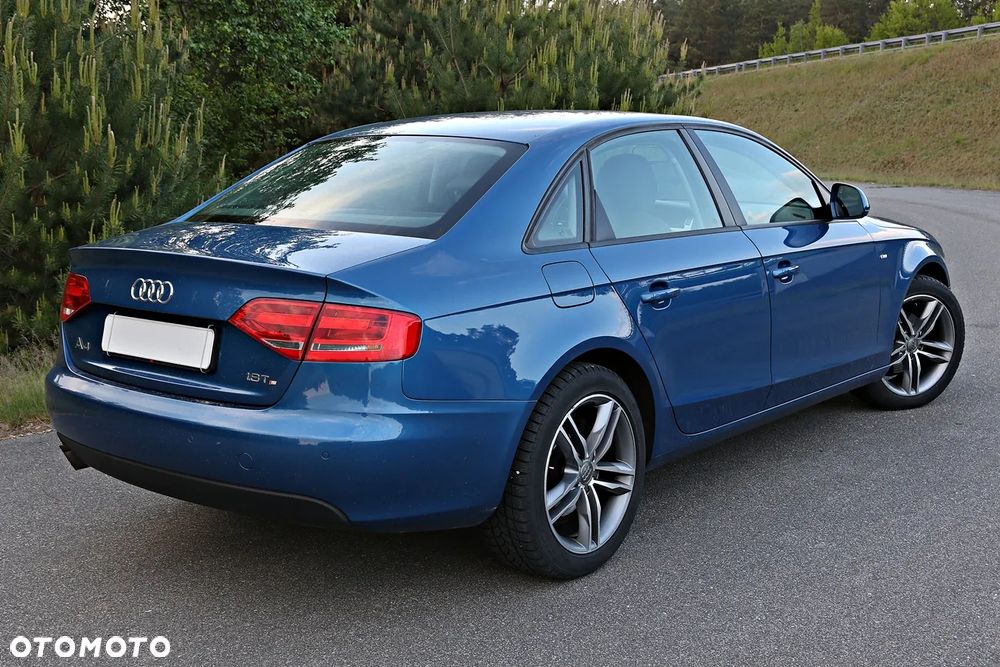Audi A4 Limousine - 21