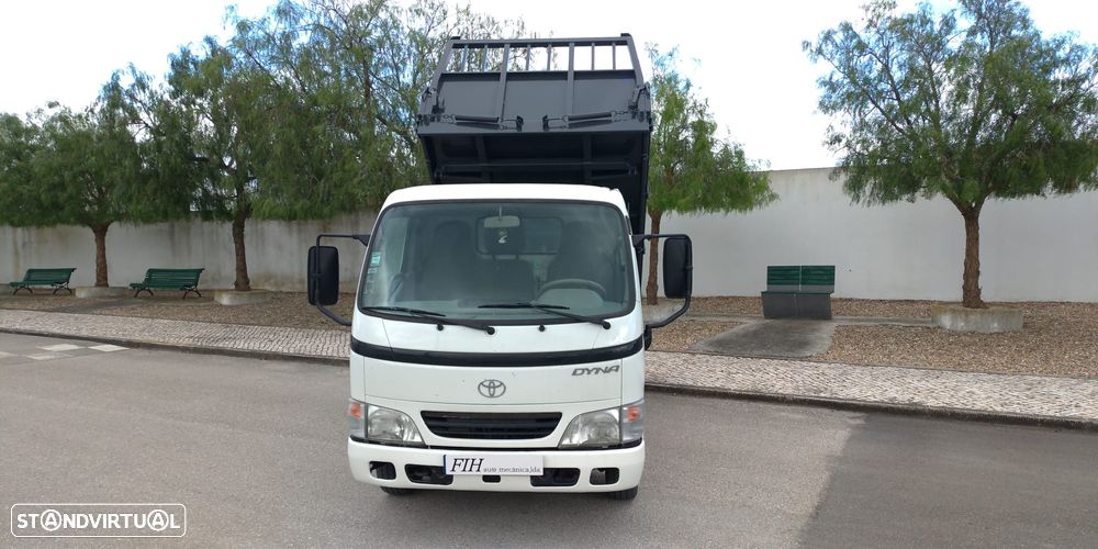 Toyota Dyna 35.25 basculante - 3