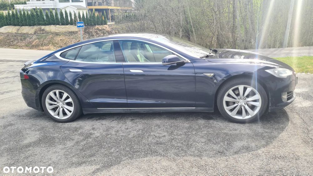 Tesla Model S - 15