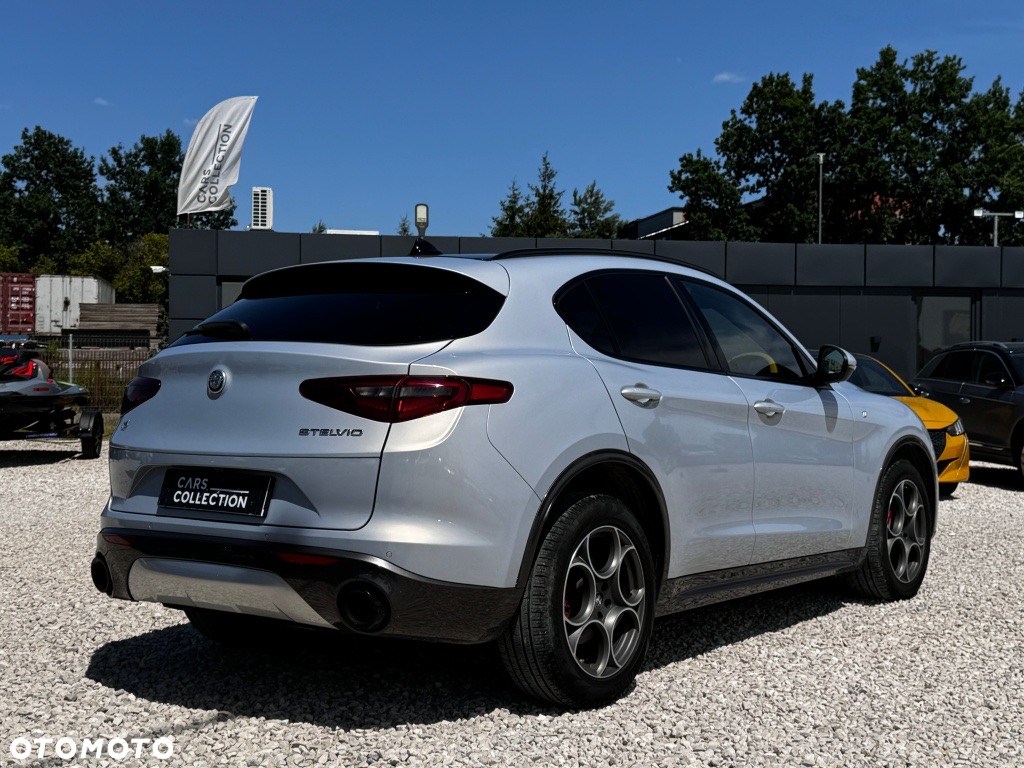 Alfa Romeo Stelvio 2.0 Turbo 16V AT8-Q4 Ti - 4