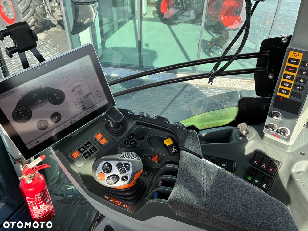 Claas ARION 630 CMATIC - 12