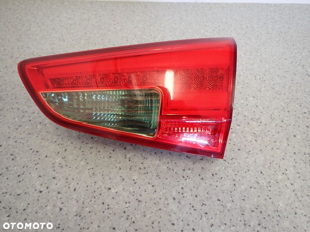 KIA CEED II KOMBI SW 12-15 LAMPA TYLNA PRAWA W KLAPĘ - 1