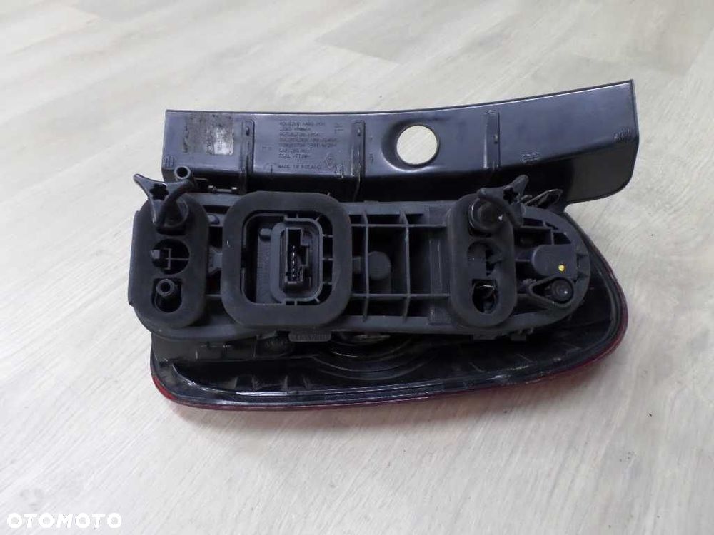 DACIA DUSTER 09-18 LAMPA TYL LEWA UK - 5