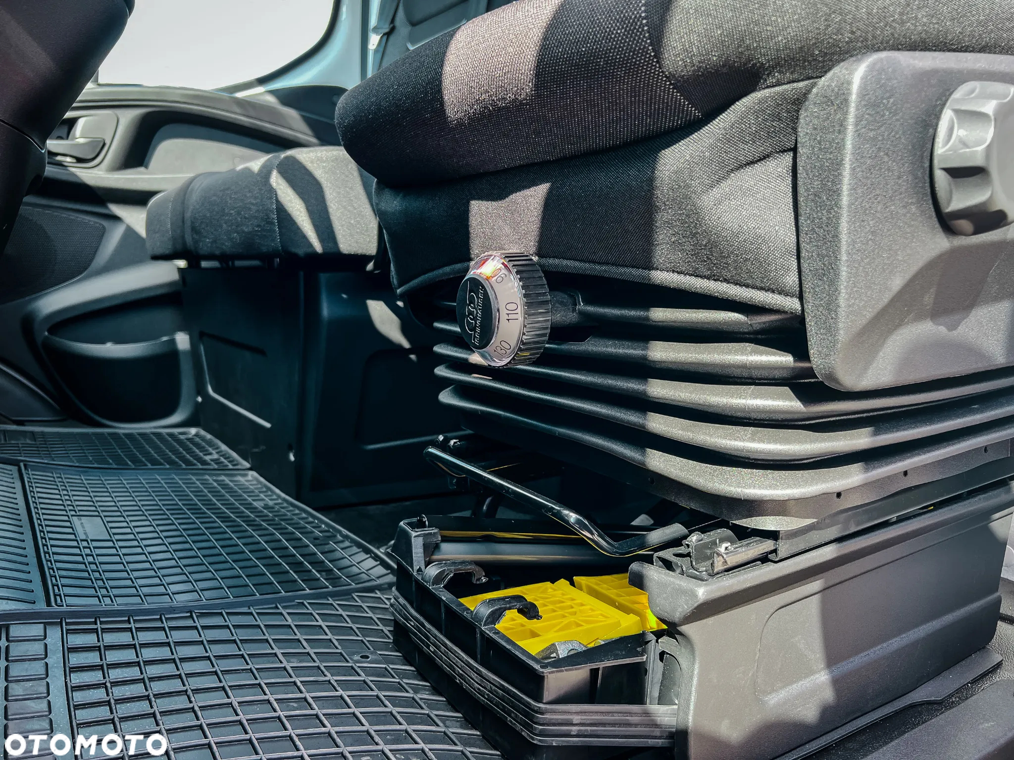 Iveco 35S18H/P 3.0 180KM 6MT Izoterma, Duży Kontener! - 17