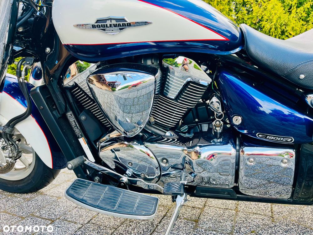 Suzuki Intruder - 3