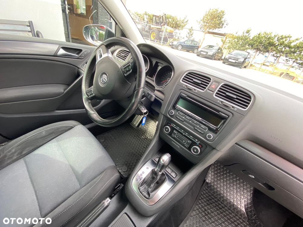 Volkswagen Golf 1.6 TDI DPF DSG Style - 29