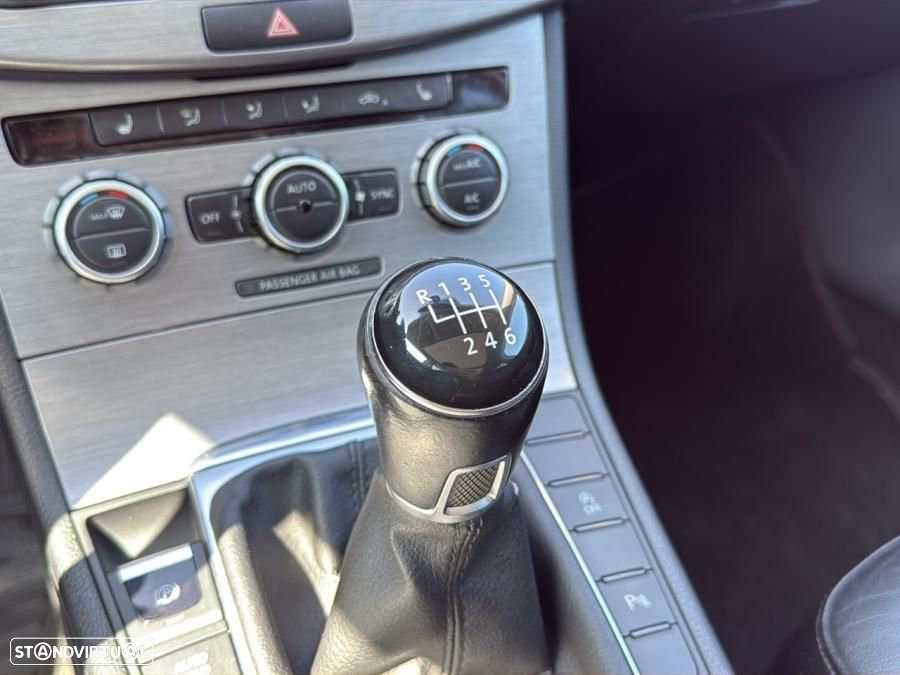 VW Passat Variant 1.6 TDI Confortline Navig - 16