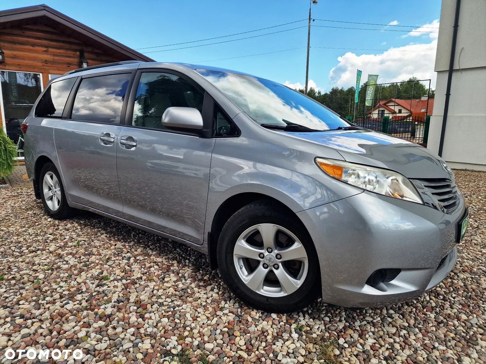 Toyota Sienna - 3