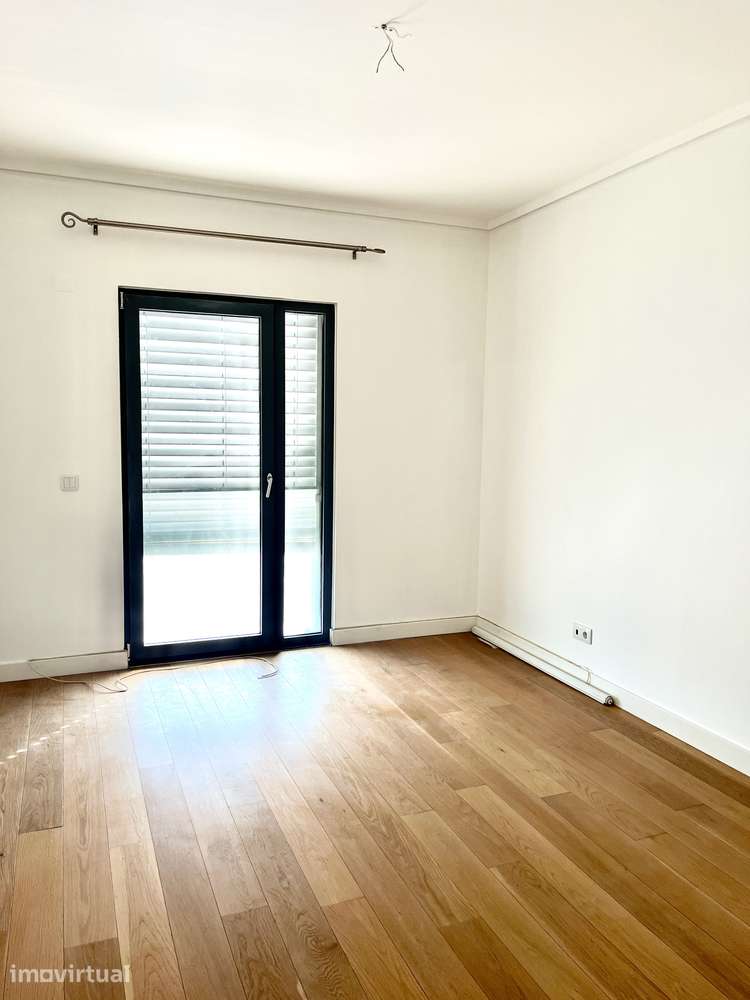 T3 em Campolide com 3 casas de banho e garagem - Grande imagem: 4/14