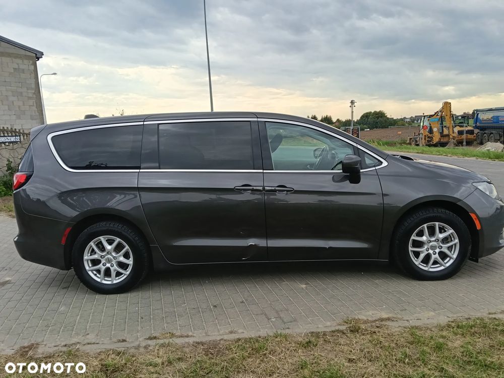Chrysler Pacifica - 4
