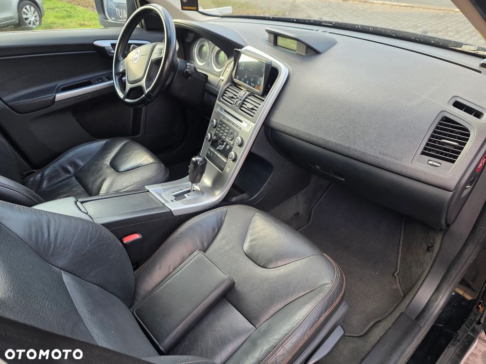 Volvo XC 60 D5 AWD Momentum - 11