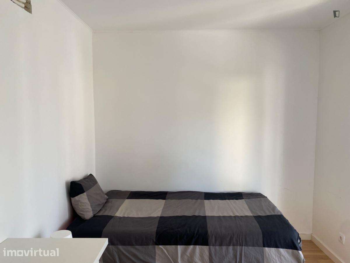 Quarto - localizado em Lisbon - Grande imagem: 5/7
