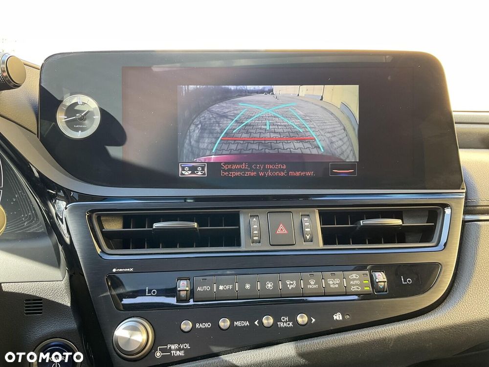 Lexus ES 300h Prestige - 30