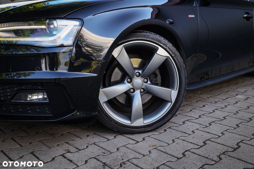 Audi A4 Avant 2.0 TDI DPF clean diesel quattro S line Sportpaket - 2