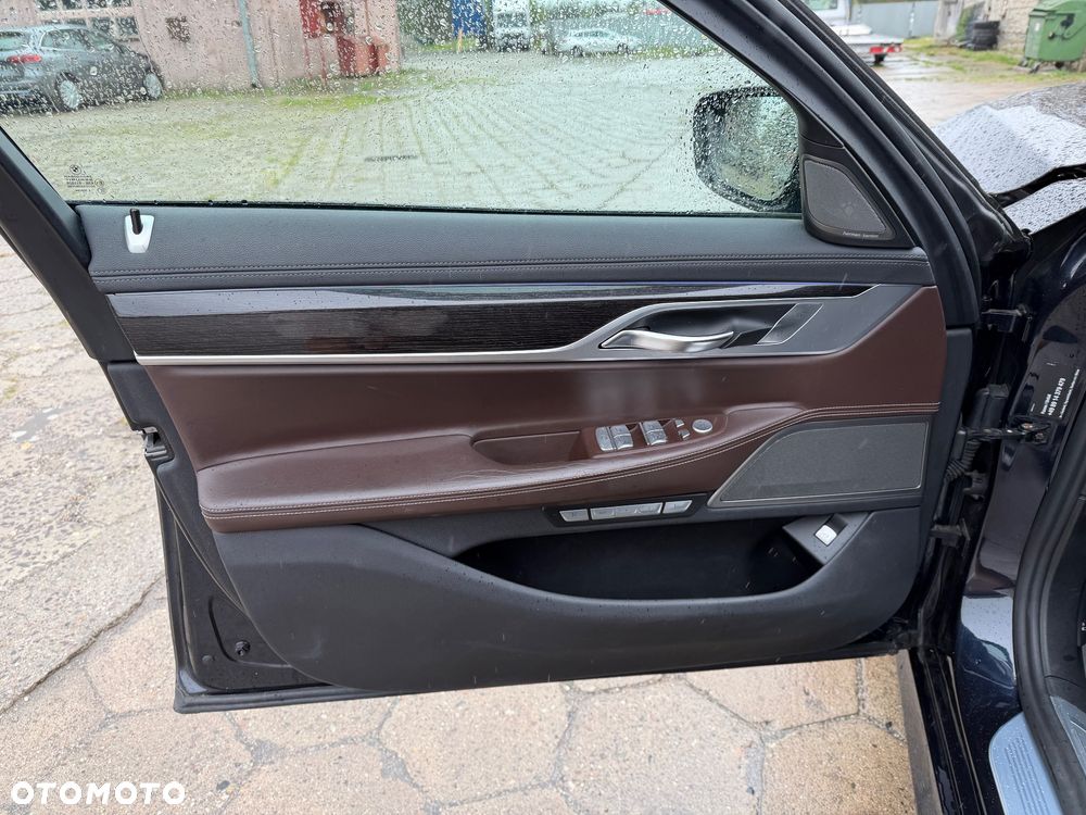 BMW Seria 7 740d xDrive - 11