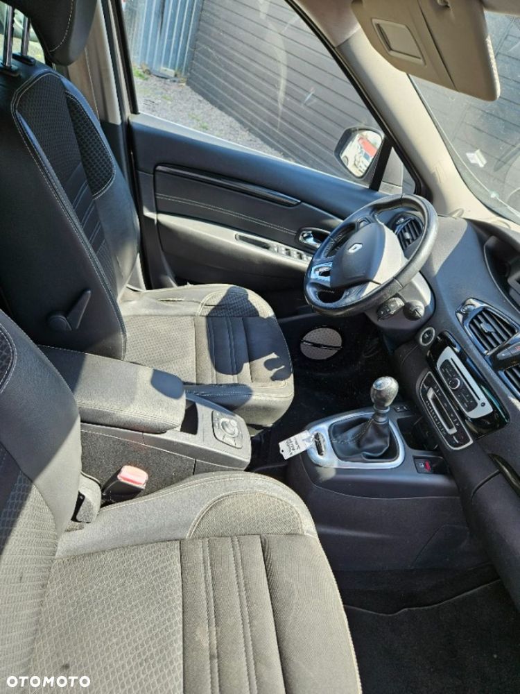 Renault Grand Scenic - 28