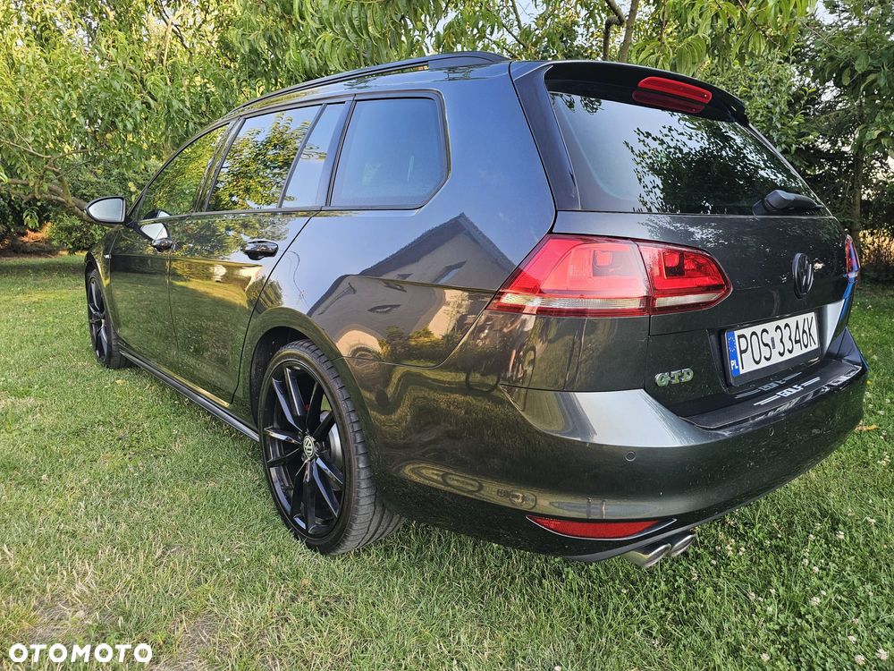 Volkswagen Golf - 6
