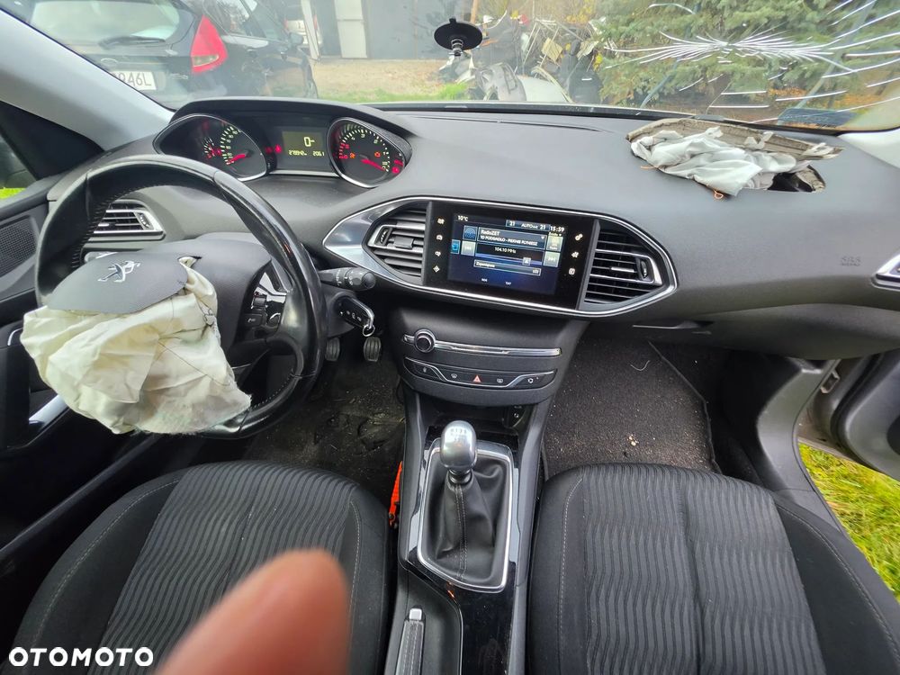 Peugeot 308 1.6 BlueHDi Allure S&S - 20