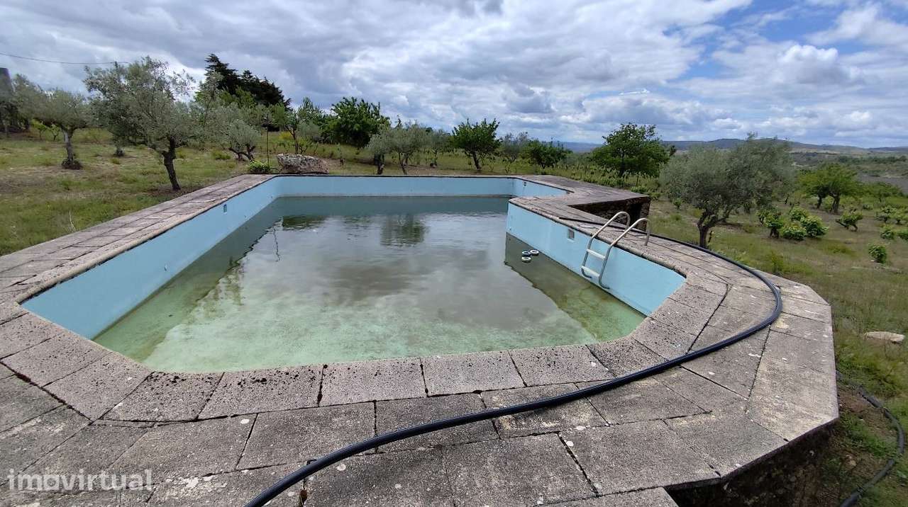 Moradia rés de chão, piscina, sotão pronta a habitar com 400m^2 brutos - Grande imagem: 4/5