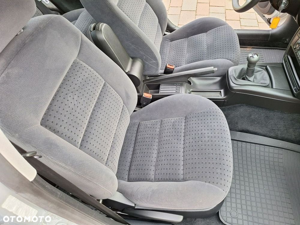 Volkswagen Passat - 25