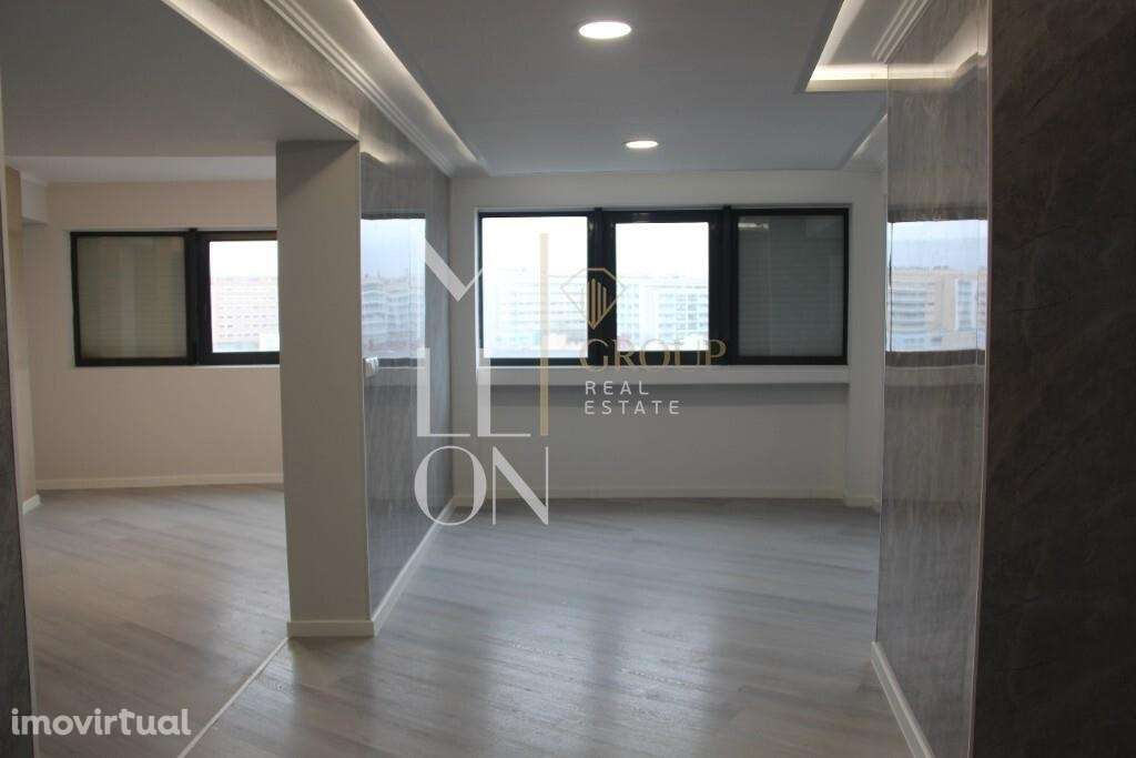 Apartamento T4 convertido em T3 de 255 M2, totalmente renovado - Grande imagem: 4/27