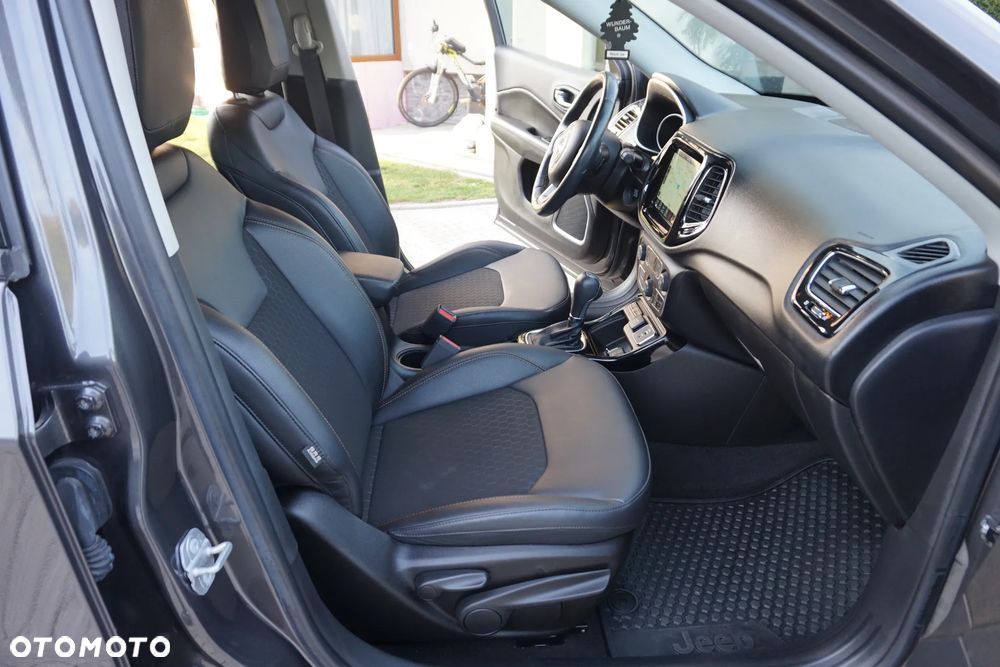 Jeep Compass - 25