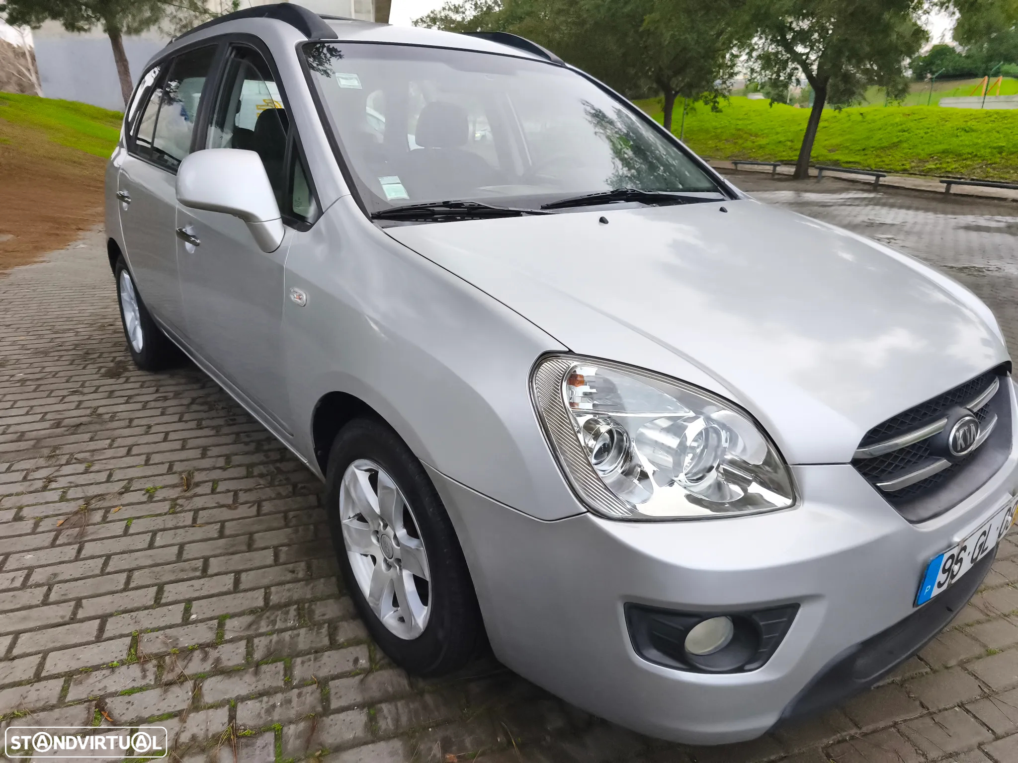 Kia Carens 2.0 CRDi LX - 4