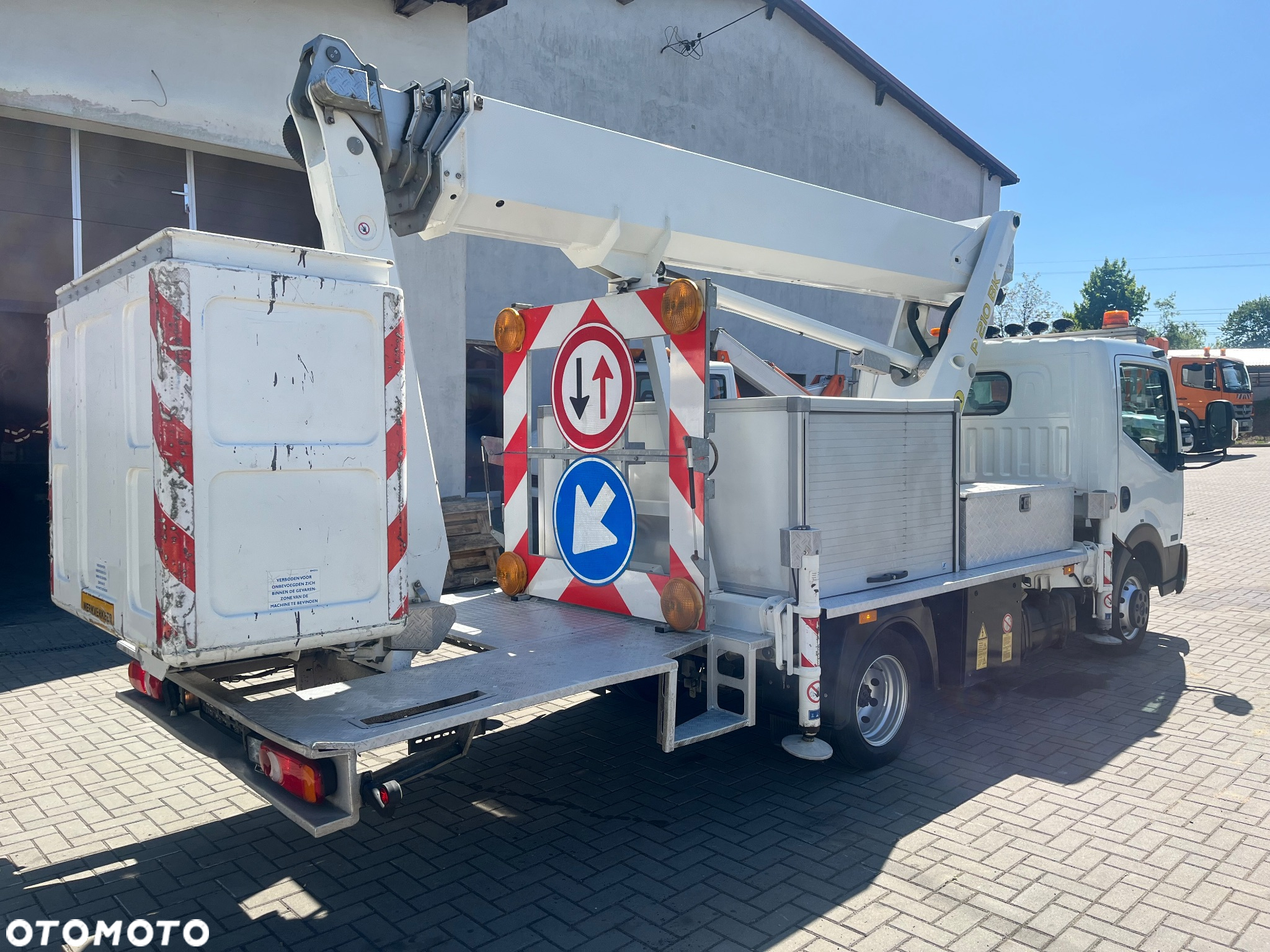 Nissan Podnośnik Koszowy Zwyżka Palfinger 210Bk 21 Metrów 16 w bok ! PILOT NA KABLU!! UDT !! Kosz 1000V Izolowany Jak Wumag Ruthmann Gsr - 7