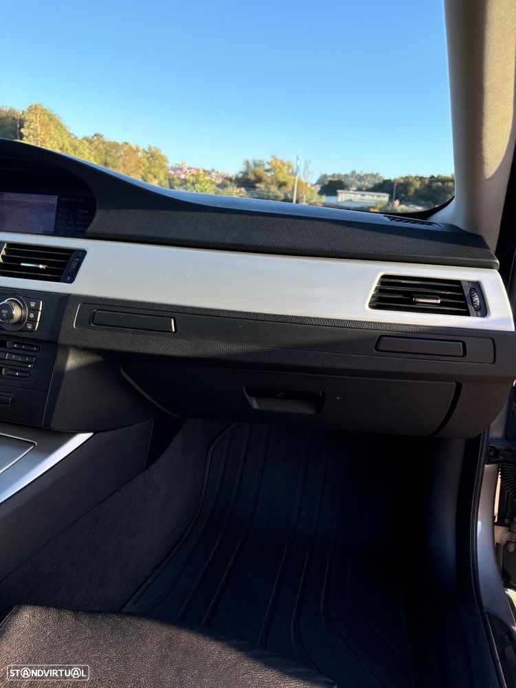 BMW 320 d Coupe Auto - 21