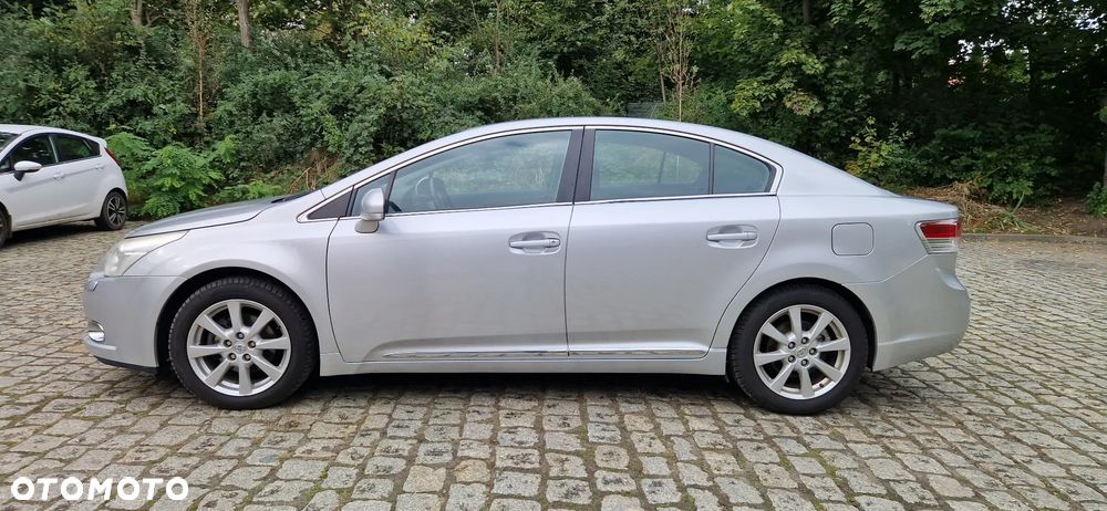 Toyota Avensis - 8