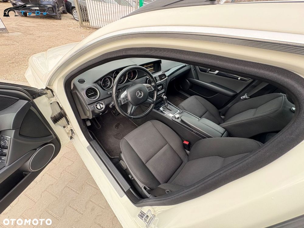 Mercedes-Benz Klasa C 200 CDI DPF Automatik BlueEFFICIENCY Elegance - 16