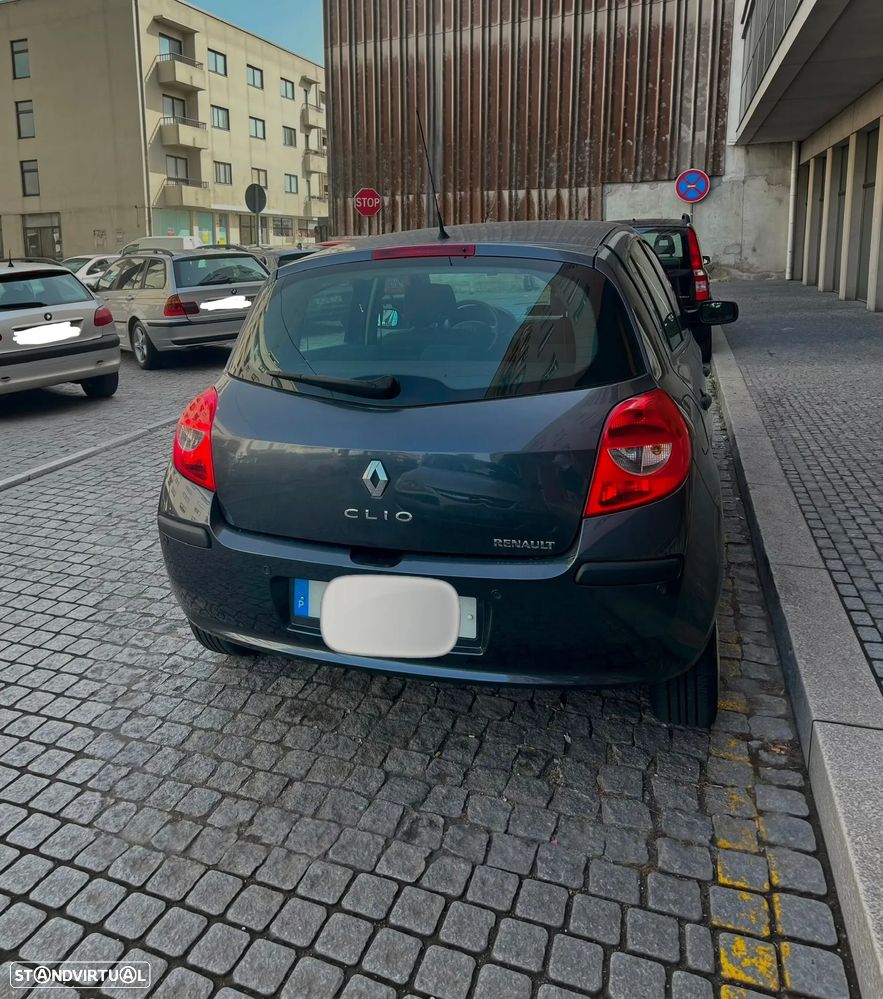 Renault Clio 1.2 16V Confort Authentique - 2