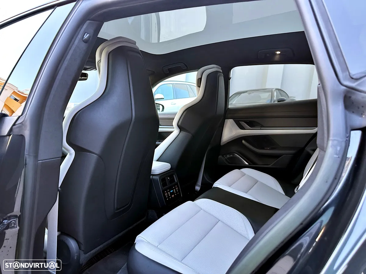 Porsche Taycan Sport Turismo Turbo S - 38