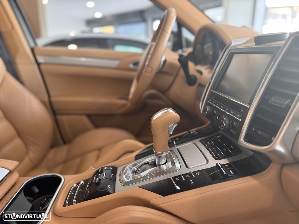 Porsche Cayenne - 23
