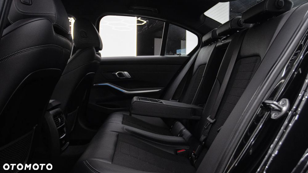 BMW Seria 3 318i Sport Line - 15