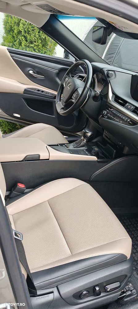 Lexus Seria ES 300h Executive - 23
